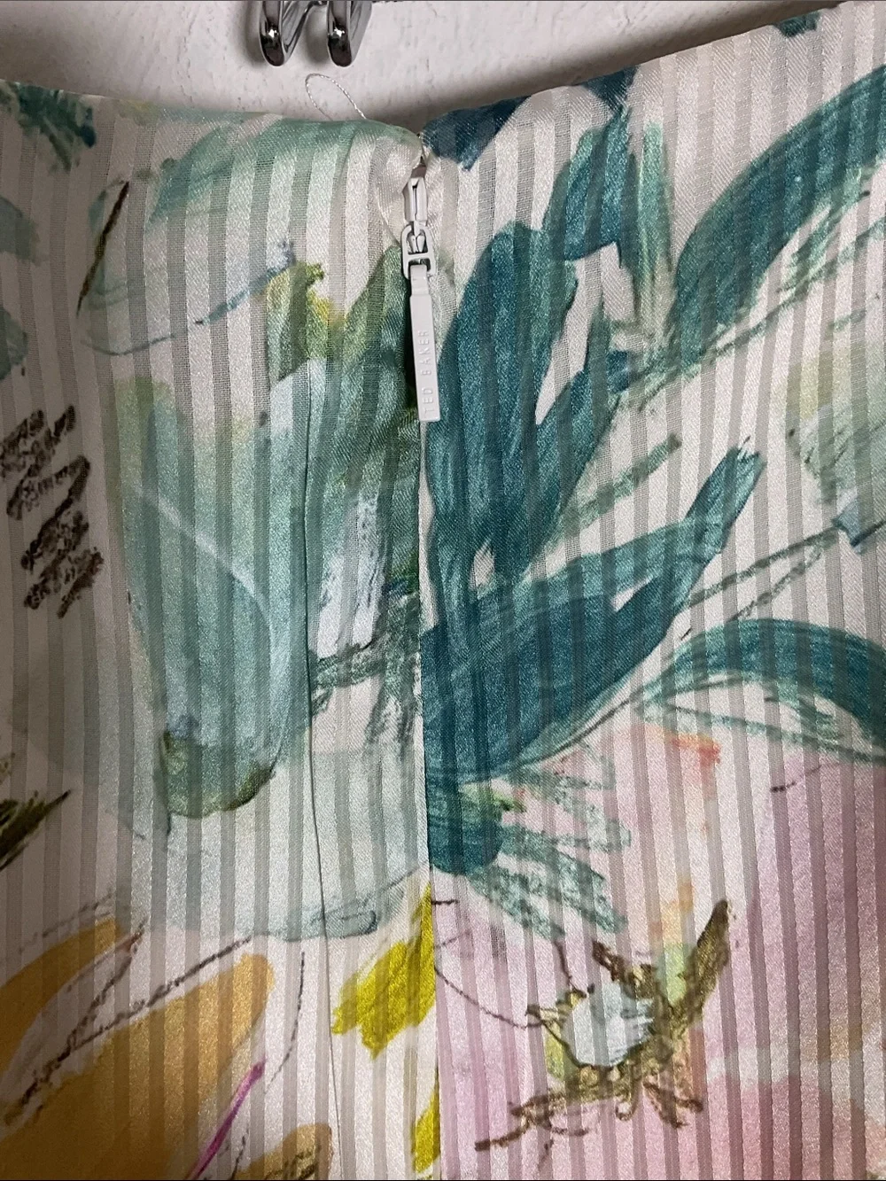 Ted Baker Pragsea Tiered Mini Skirt Floral Striped Size 5/12 US Ivory NWT - Picture 5 of 10